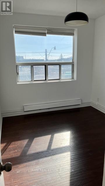 Photo du bâtiment - 1434 Queen St E