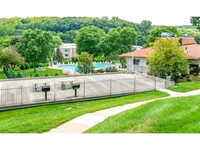Building Photo - 362 Elton Hills Dr NW