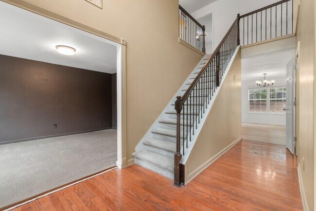 Building Photo - 45 Wyndmont Way