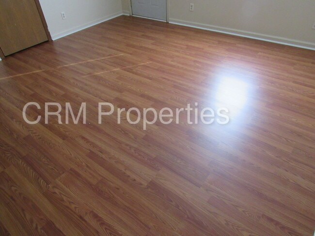 Building Photo - 1501 E Vaile Ave