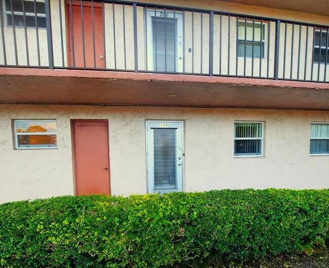 Building Photo - 225 Bonnie Blvd
