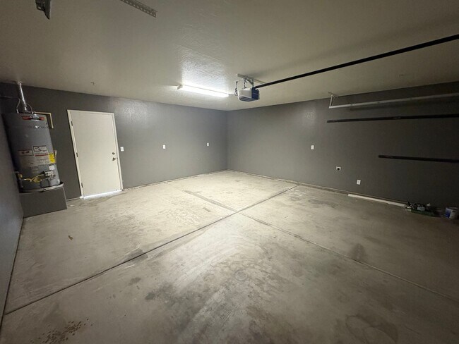 Foto del edificio - NW Visalia Home Available Now!