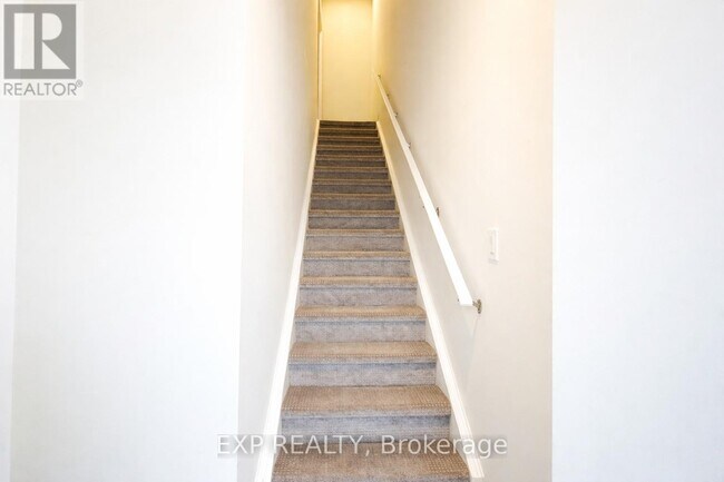 Photo du bâtiment - 600 Victoria St S