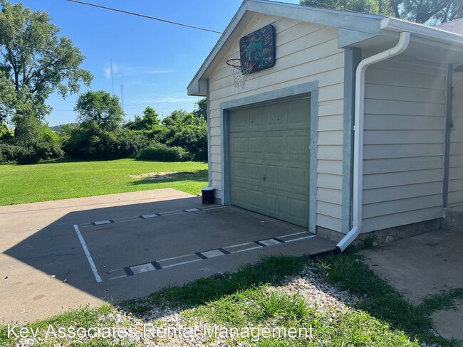 Building Photo - 3 br, 2 bath House - 6346 SW 10th