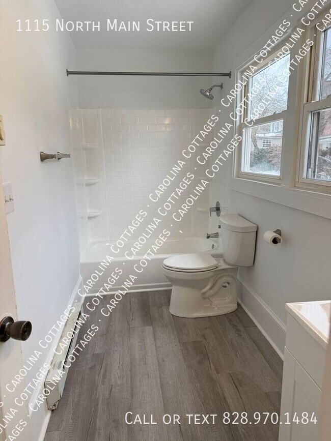 Foto del edificio - 1115 N Main St