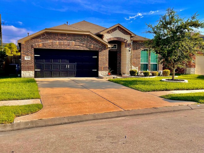 Beautiful one-story home in the Goose Creek School District, in a safe neighborhood. - 1939 Manor Dr