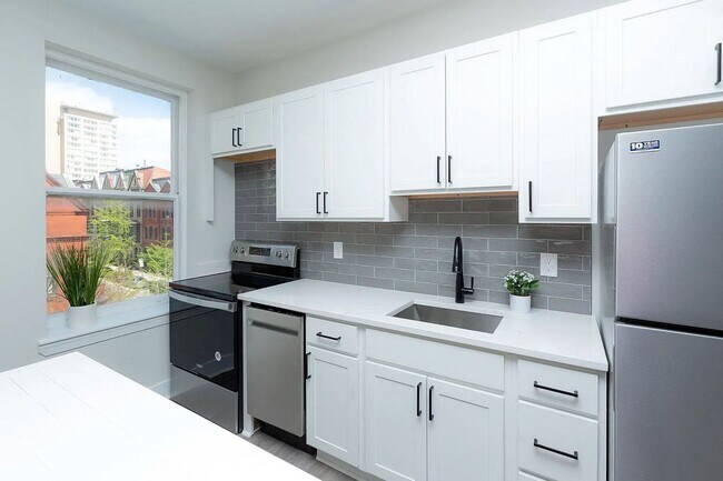 Foto del edificio - 1122 N Calvert St