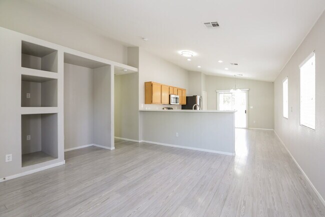 Foto del edificio - 4913 Whispering Spring Ave