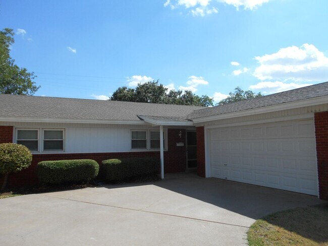 Foto del edificio - Very well maintained home with great location