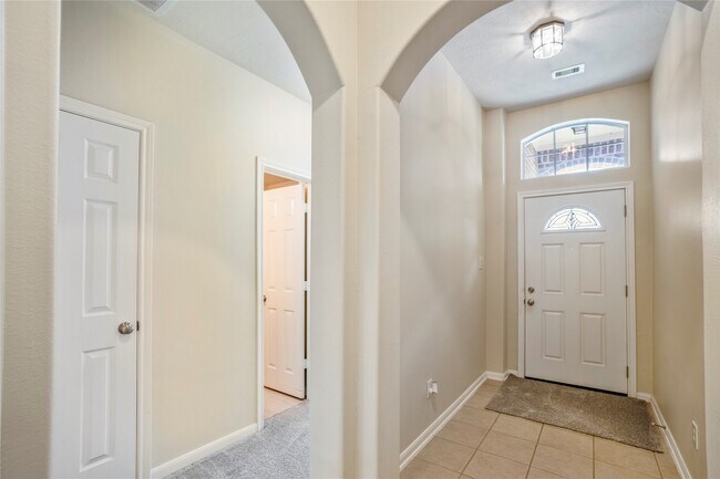 Building Photo - 15954 Cottage Ivy Cir