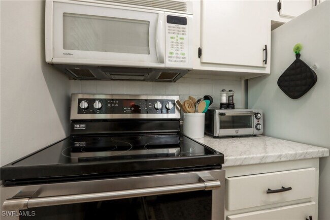 Building Photo - 766 Central Ave