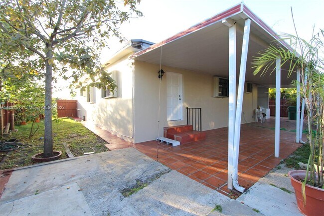 Building Photo - 1135 SW 72nd Ave