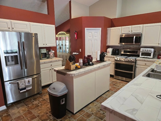 Building Photo - 672 Basingstoke Ct