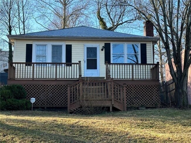 Foto del edificio - 1398 Woodmont Ln NW