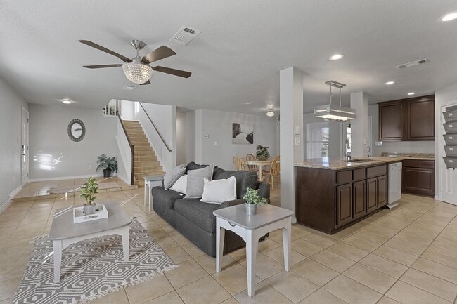 Photo - 8802 New World Dr House