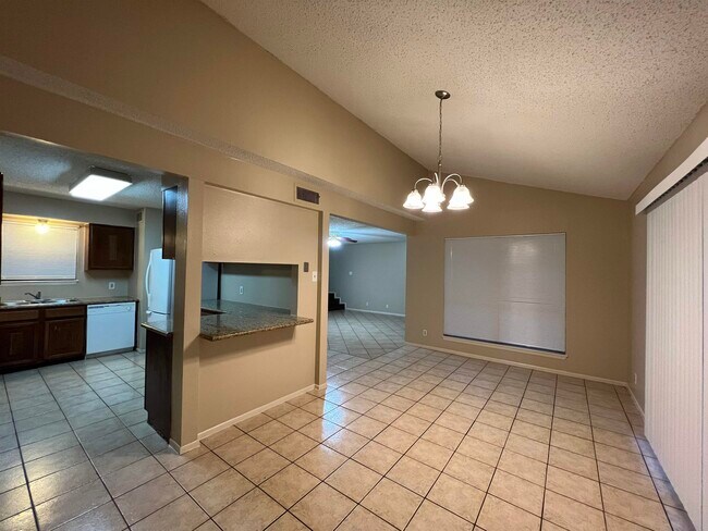 Building Photo - 1002 Castle Heights Dr