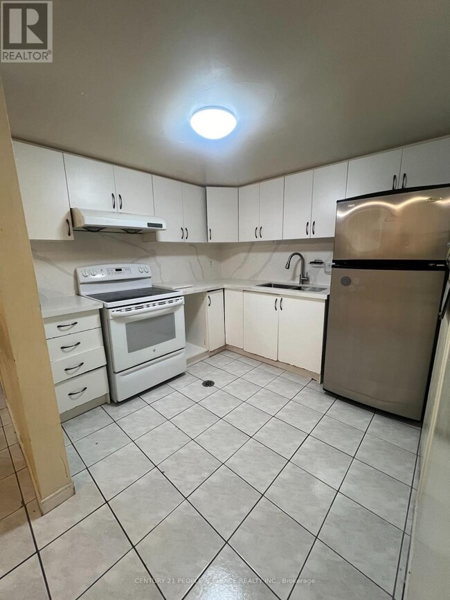Building Photo - 558 Kaiser Dr