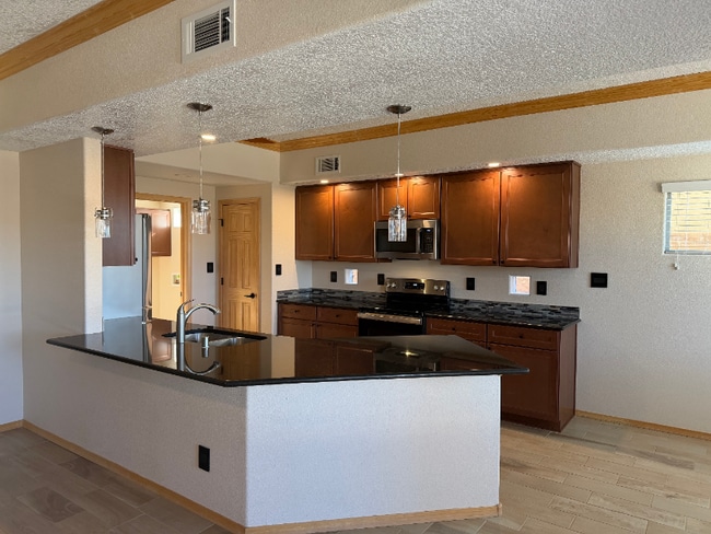 Building Photo - 2039 Cougar Run Ct SE