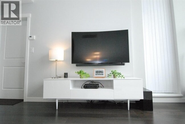 Building Photo - 5638 Birney Ave