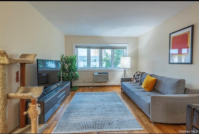 Foto del edificio - 18-16 Bell Blvd