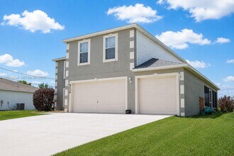 Building Photo - 6136 NW Gaylord Terrace