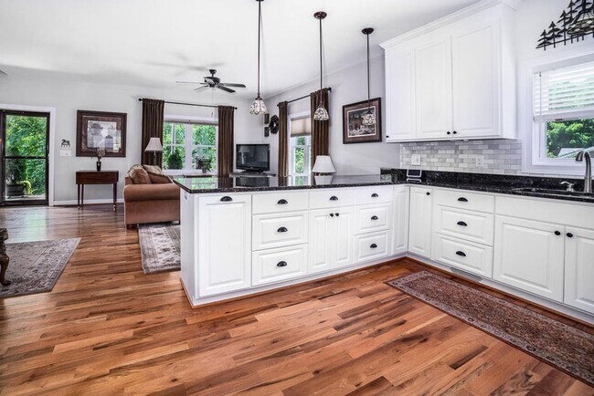 Foto del edificio - Single Family within walking distance to W&L, VMI and Waddell Elementary