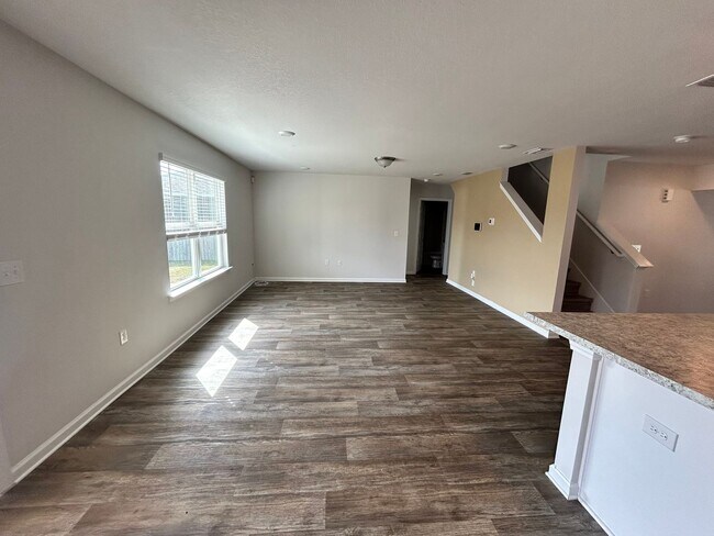 Building Photo - 5832 Viking Wy