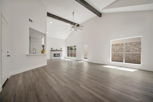 Foto del edificio - 3523 Meadowcrest Ln