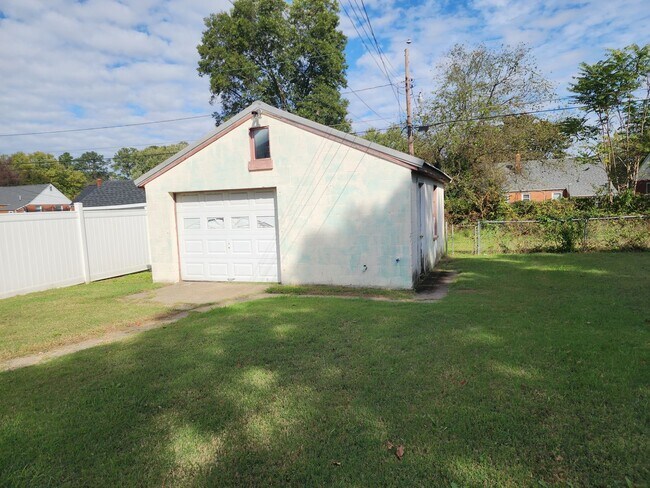 Foto del edificio - Incredible 3 Bedroom Ranch with Spacious 2 Car Garage!