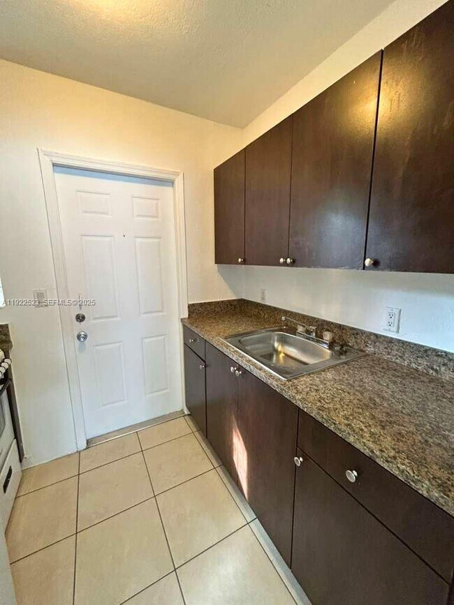 Foto del edificio - 1265 SW 6th St