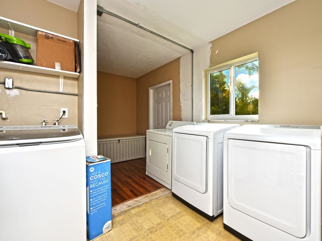 Building Photo - PR 01