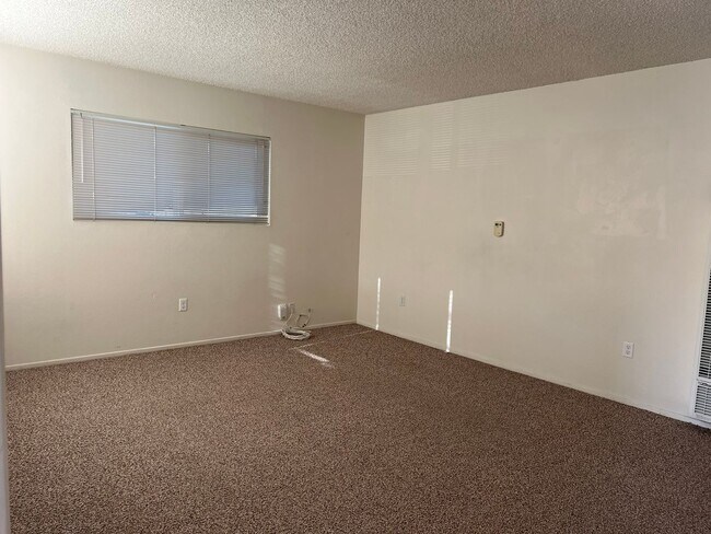 Foto del edificio - 1392 Bolton Dr