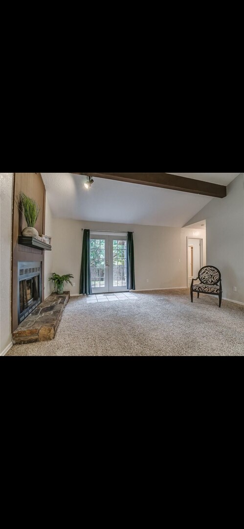 Building Photo - Perfect Duplex in Quiet, Cozy Shadowlake