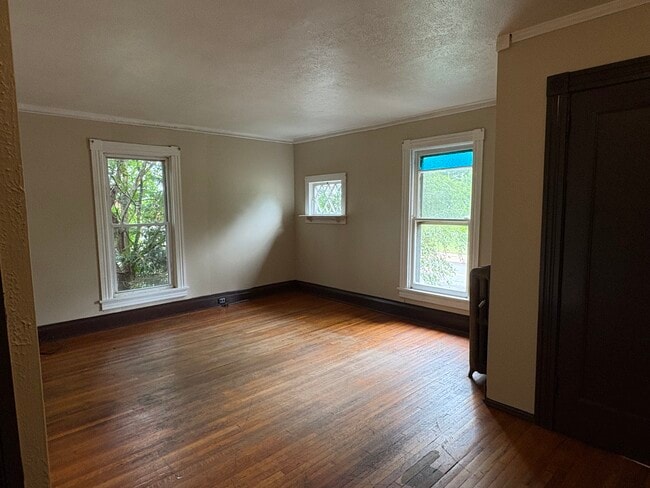 Building Photo - 310 Maple Ave