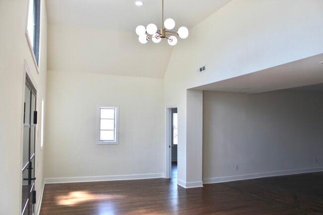 Building Photo - 306 N Rosedale Ave