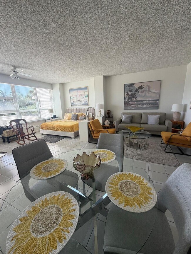 Foto del edificio - 4925 Collins Ave