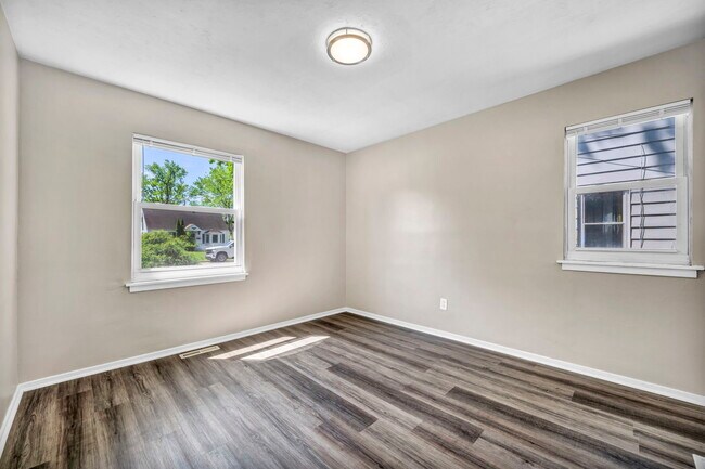 Building Photo - 25521 Briardale Ave