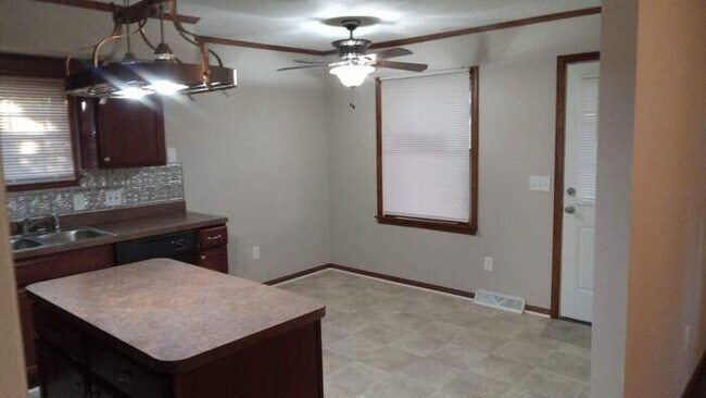 Building Photo - NOW AVAILABLE! - 2774 BEAL ST NW, WARREN, ...