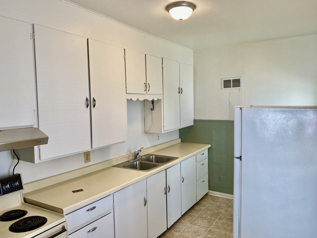 Primary Photo - 223 W Marion St