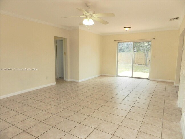 Foto del edificio - 7580 Fillmore St