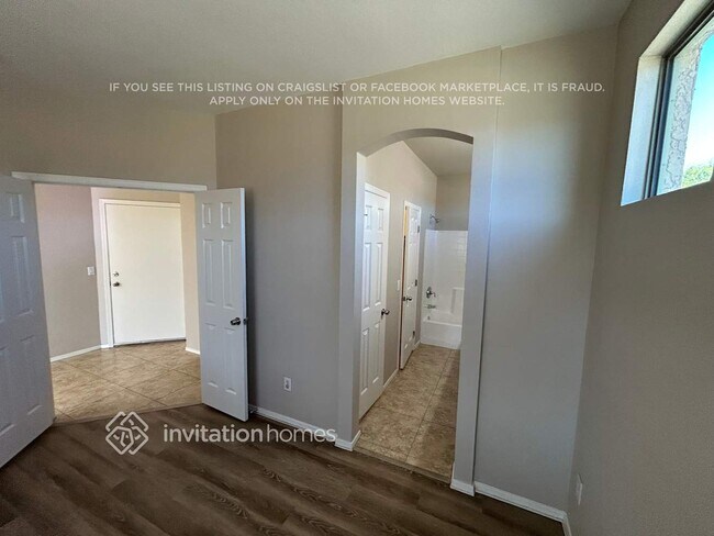 Building Photo - 6537 S 15th Dr