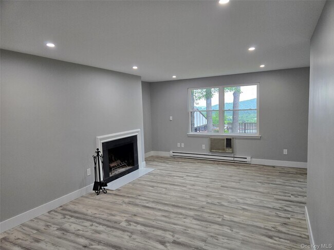 Foto del edificio - 548 Sierra Vista Ln