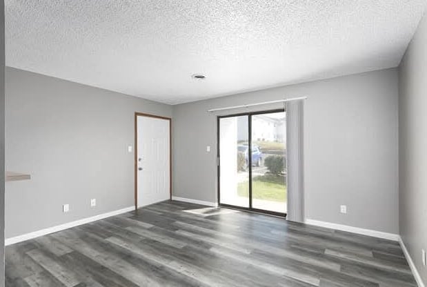 Building Photo - 472 Cedarview Ct