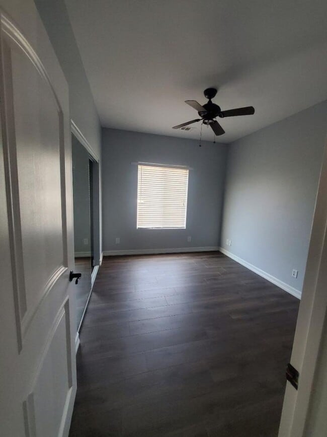 Building Photo - Quiet Desert Rental