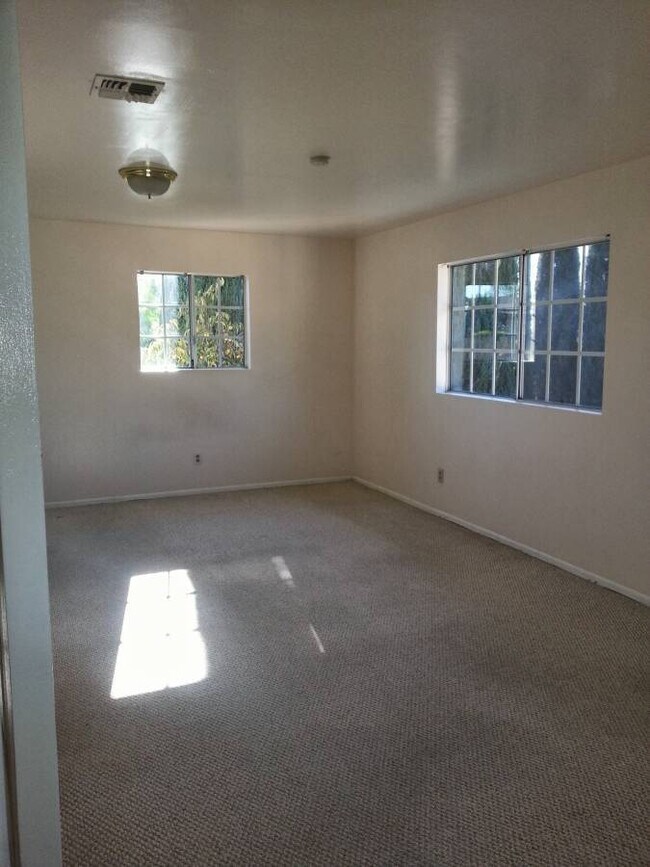 Foto del edificio - 11326 Reseda Blvd