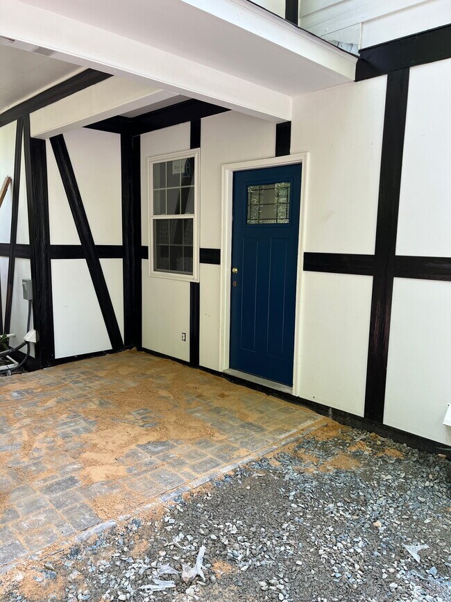 Foto del edificio - 115 Wild Primrose Ln