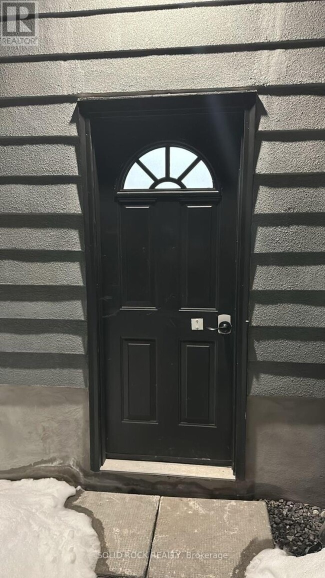 Building Photo - 1678 Fisher Ave