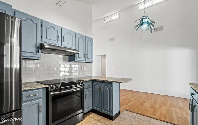 Building Photo - 421 Oleander Cir