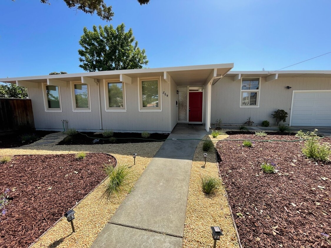 Primary Photo - Gorgeous Upgraded Home Available Now!