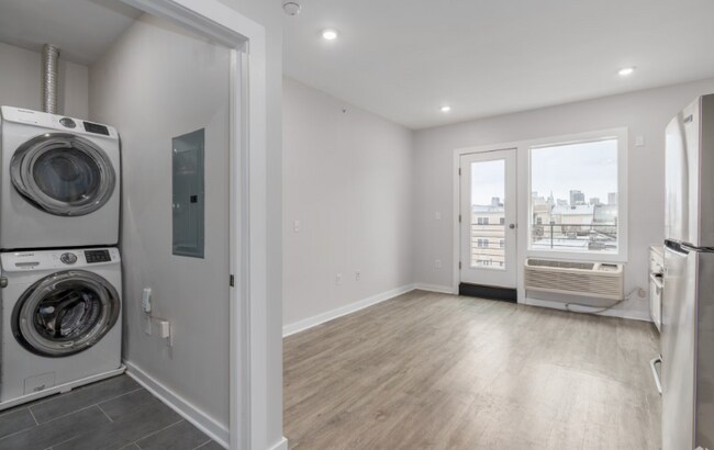 Photo - 1522-1532 W Girard Ave Apartment